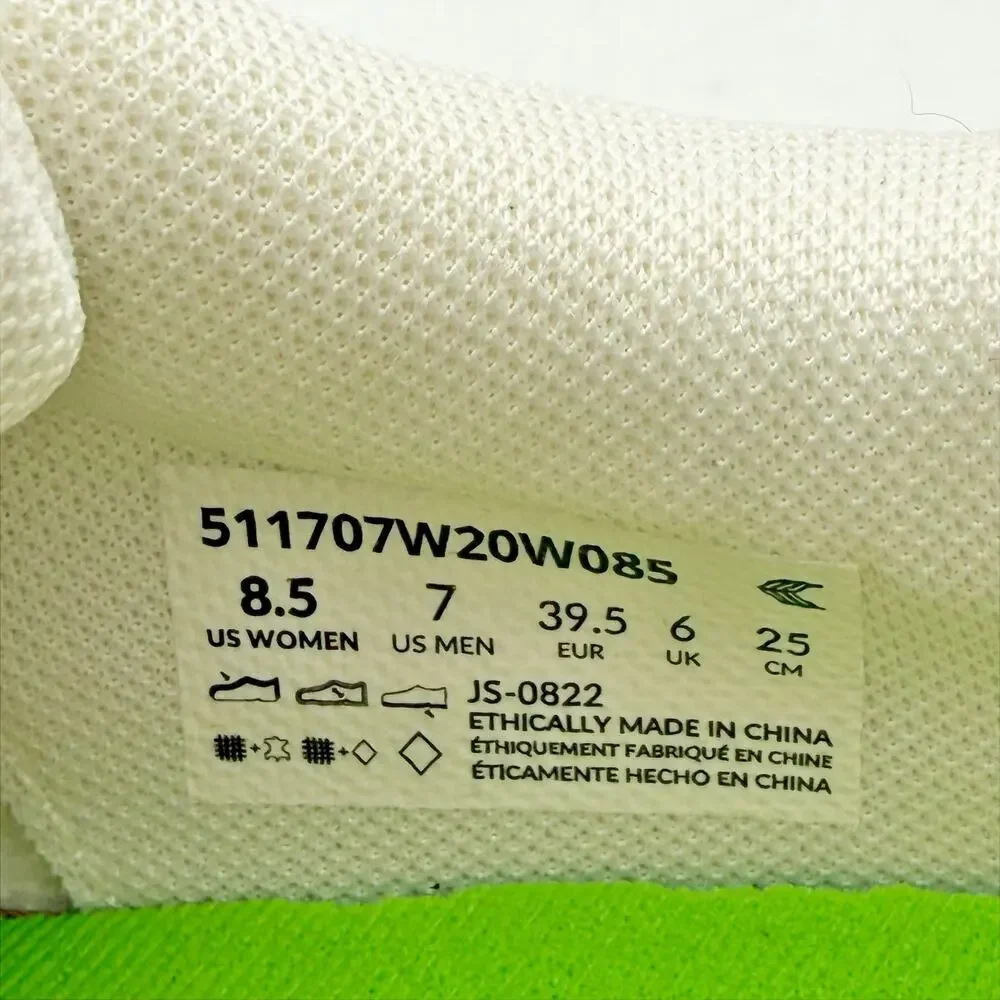 Cariuma Womens Naioca Pro Skate Low Sneakers US 8.5 White Black Canvas Suede NIB